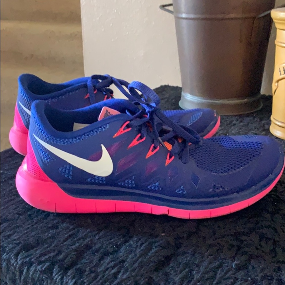 Nike 5.0 free shoes size 8.5